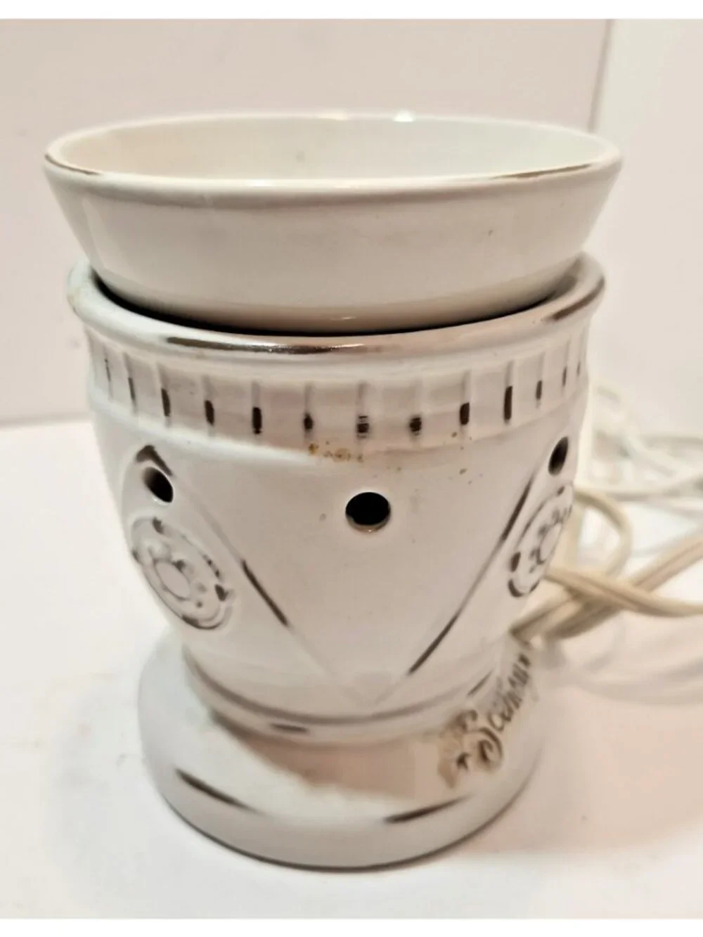 Scentsy Hampton Distressed White  Warmer Full Size Retired  6